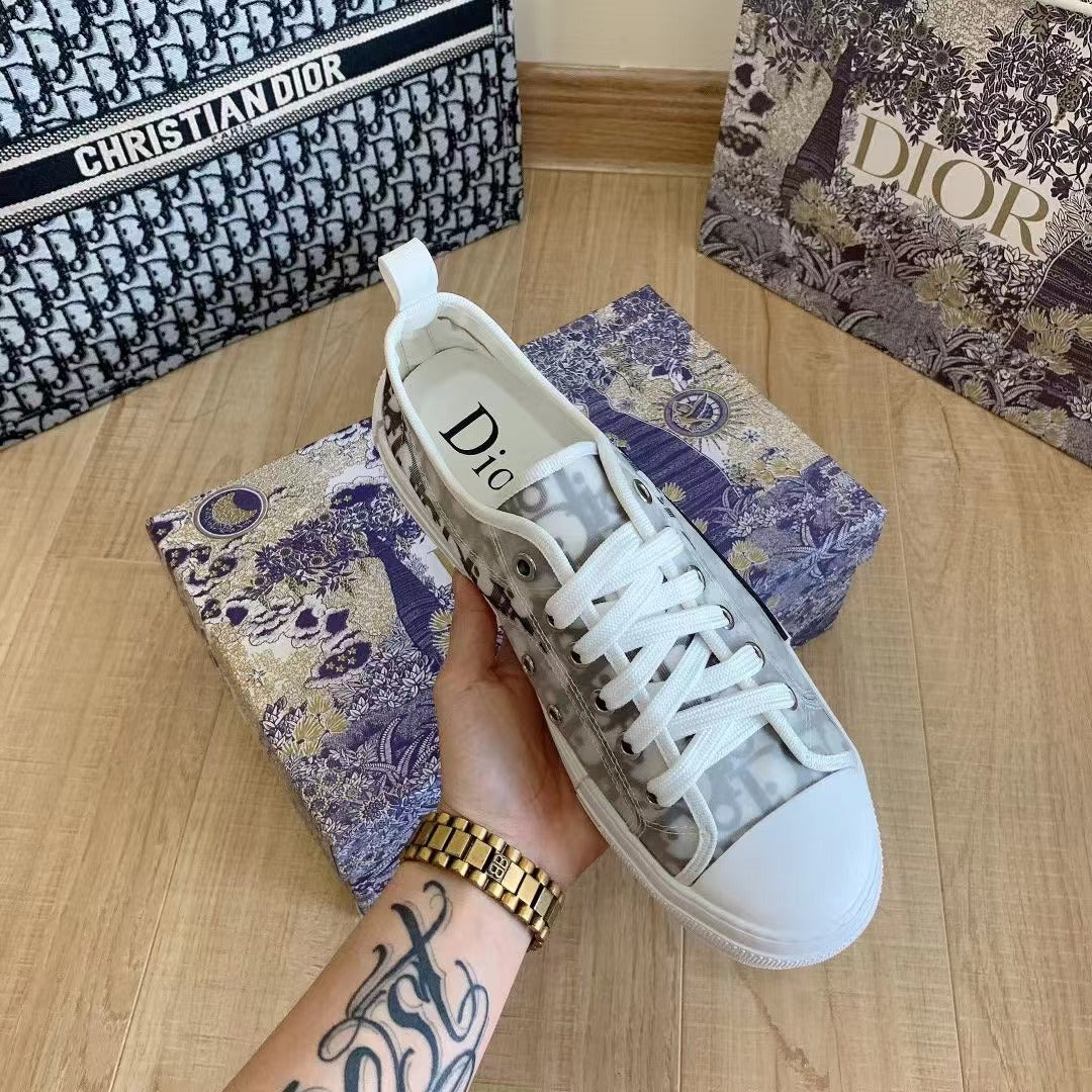 White and Black Low-Top Sneaker T845
