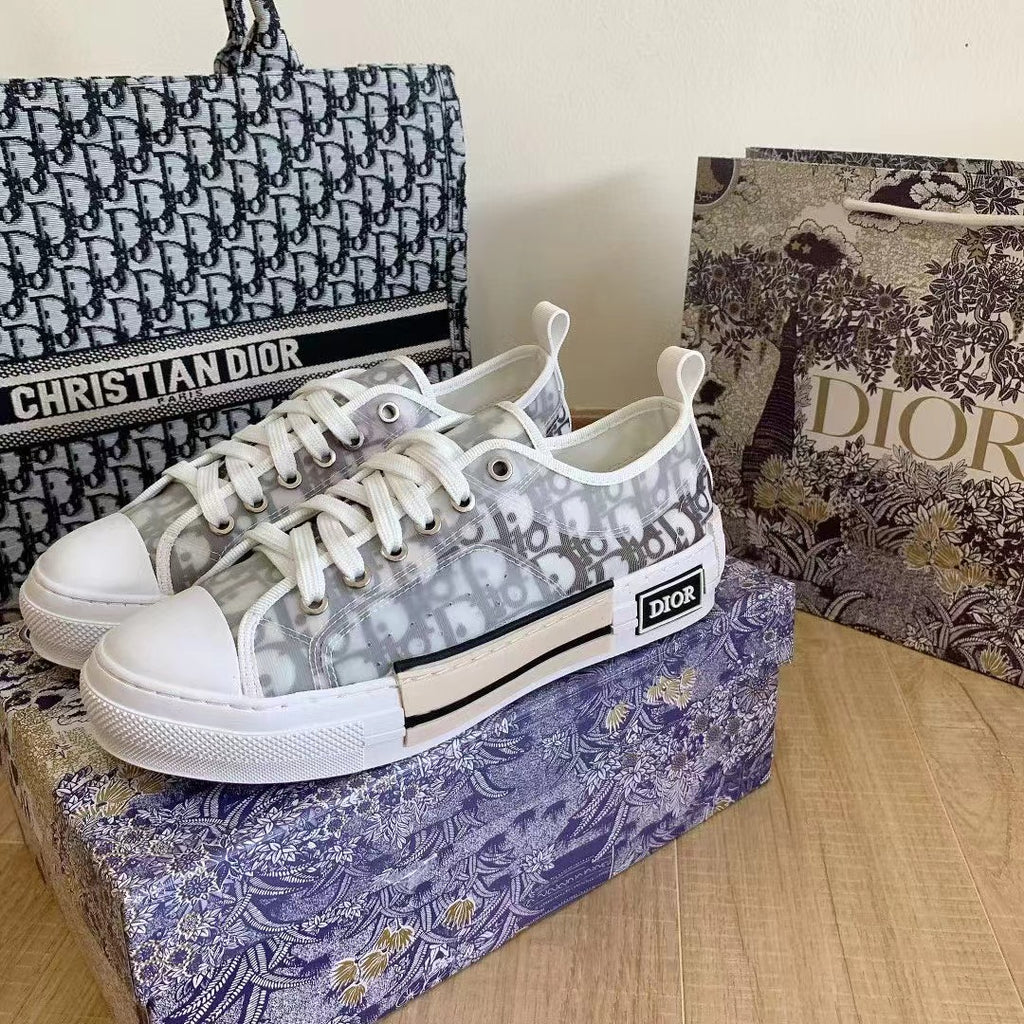 White and Black Low-Top Sneaker T845