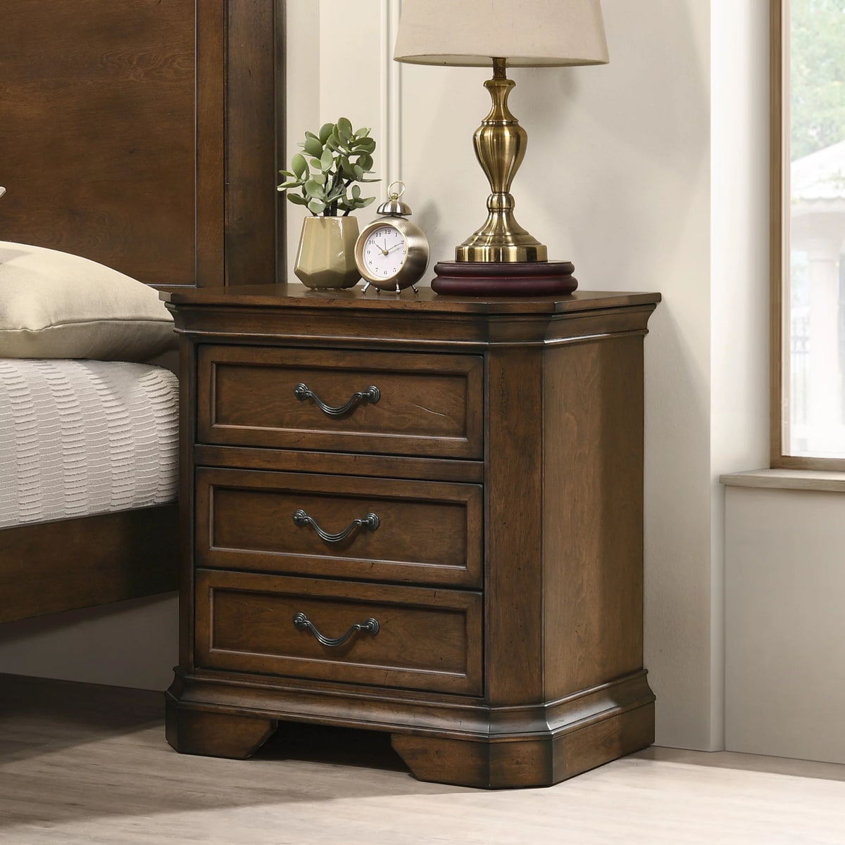 Queen Wood Panel Bed with Dresser, Mirror, Nightstand Y802381