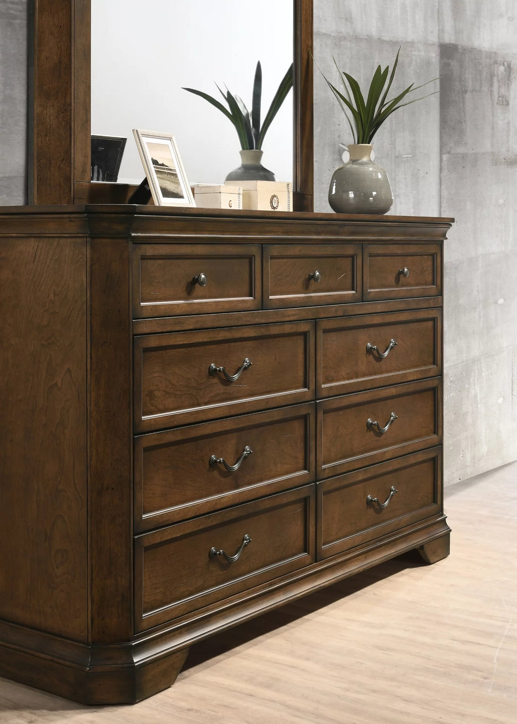 Queen Wood Panel Bed with Dresser, Mirror, Nightstand Y802381