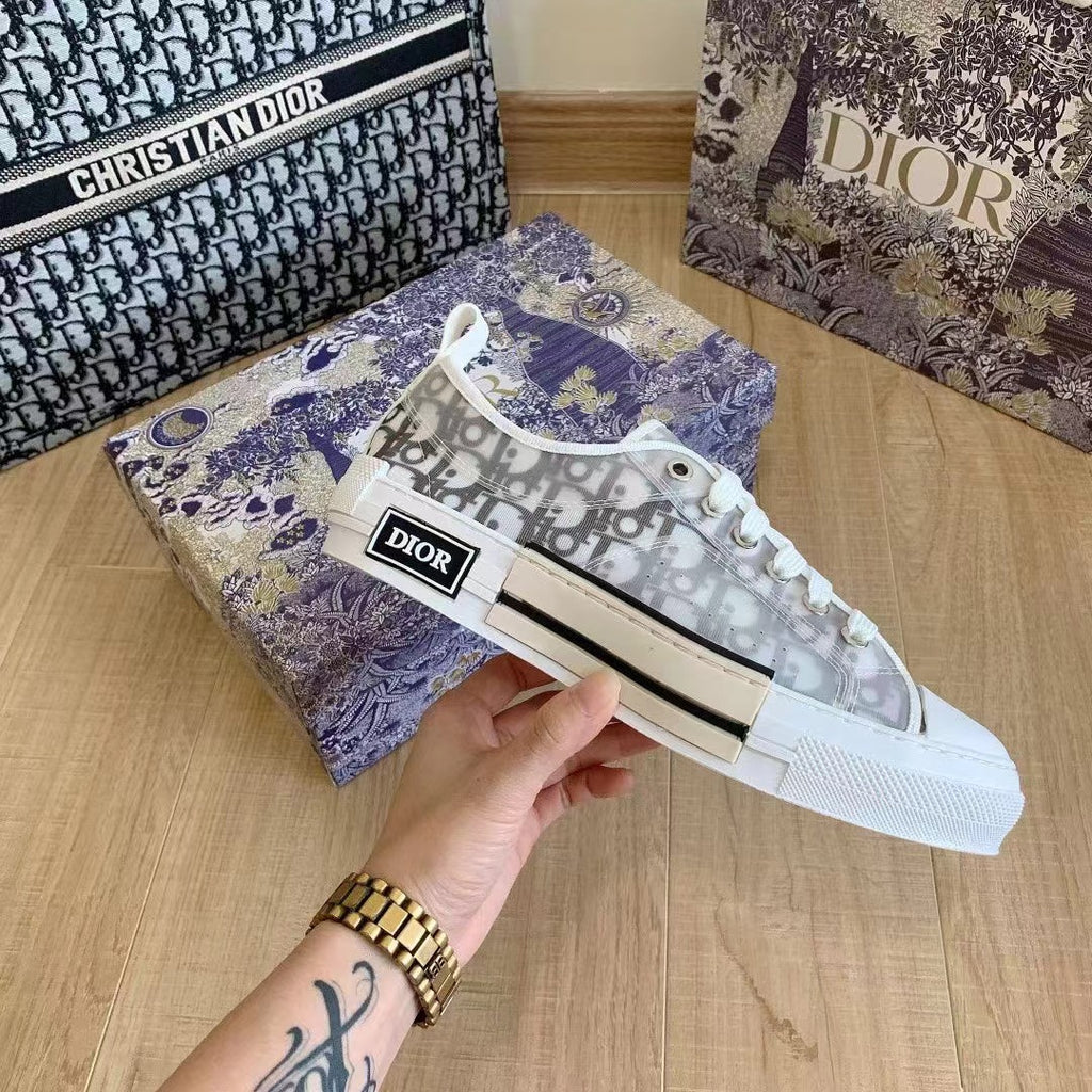 White and Black Low-Top Sneaker T845