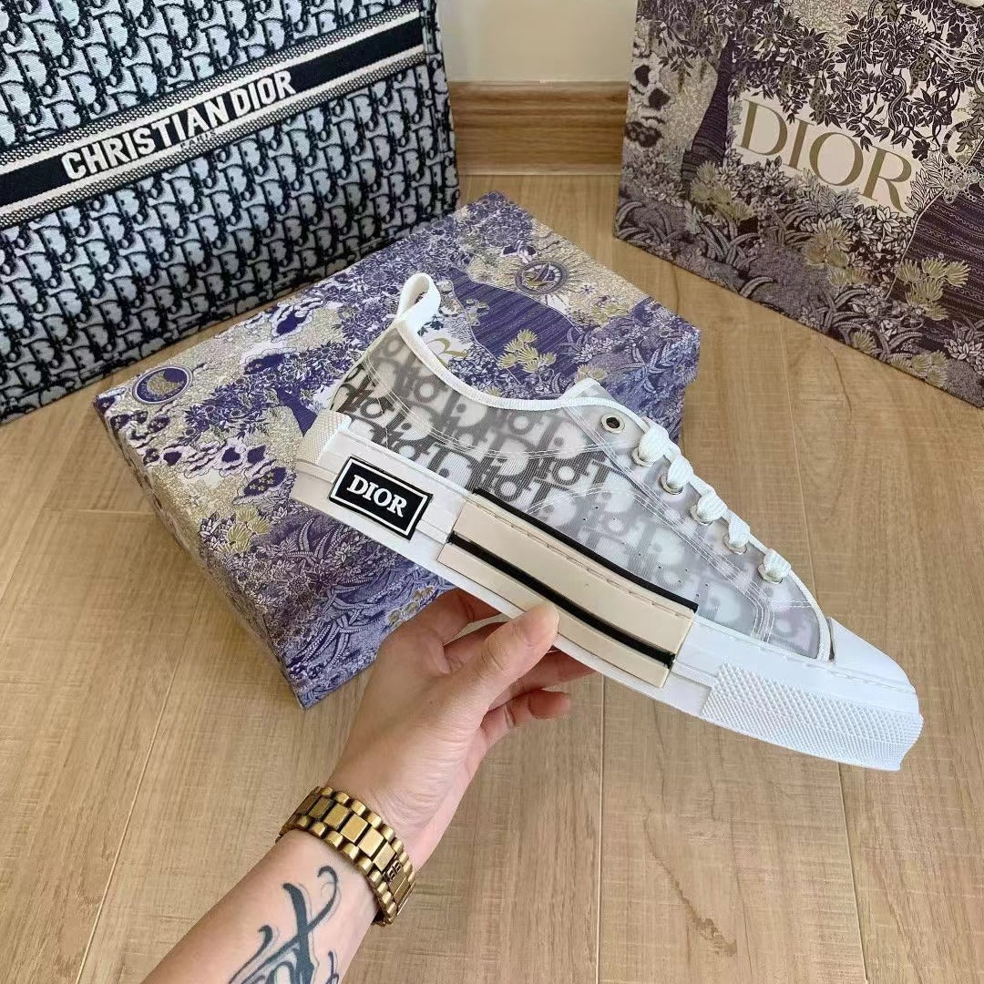 White and Black Low-Top Sneaker T845