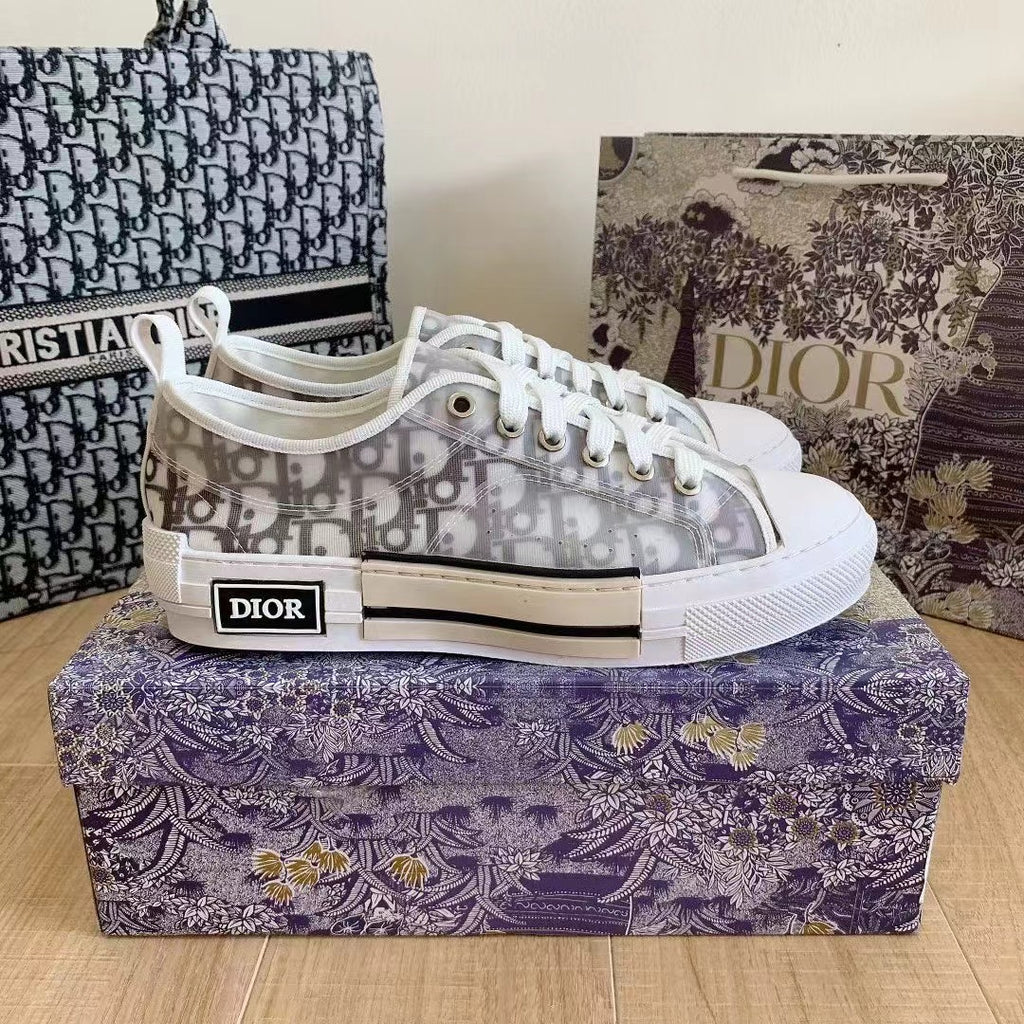 White and Black Low-Top Sneaker T845