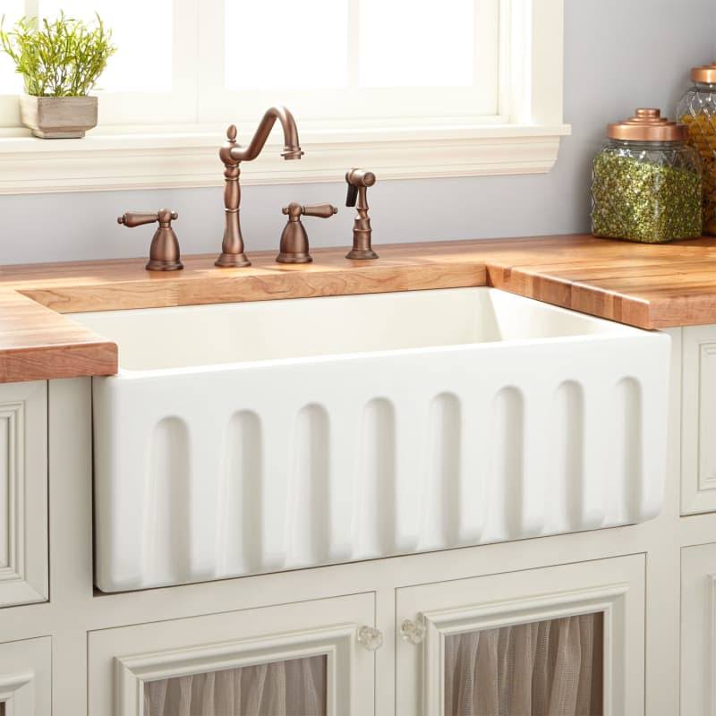 Single Basin Fireclay Farmhouse Sink with Fluted Front E39065