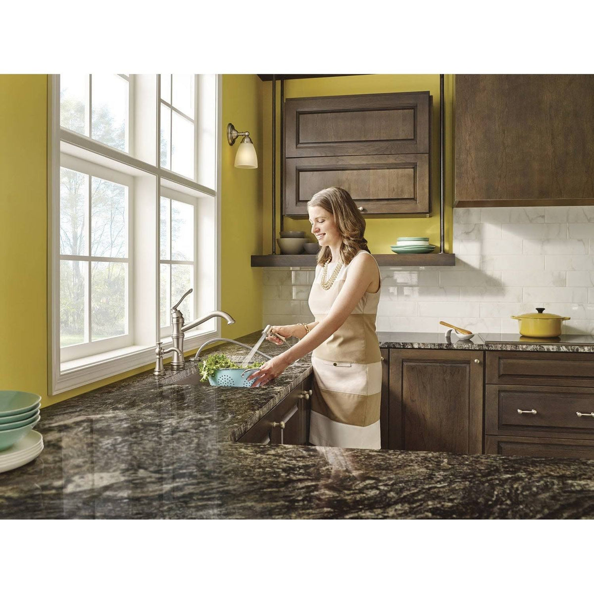 Matte Black High-Arc Single Handle Kitchen Faucet with Side C699823