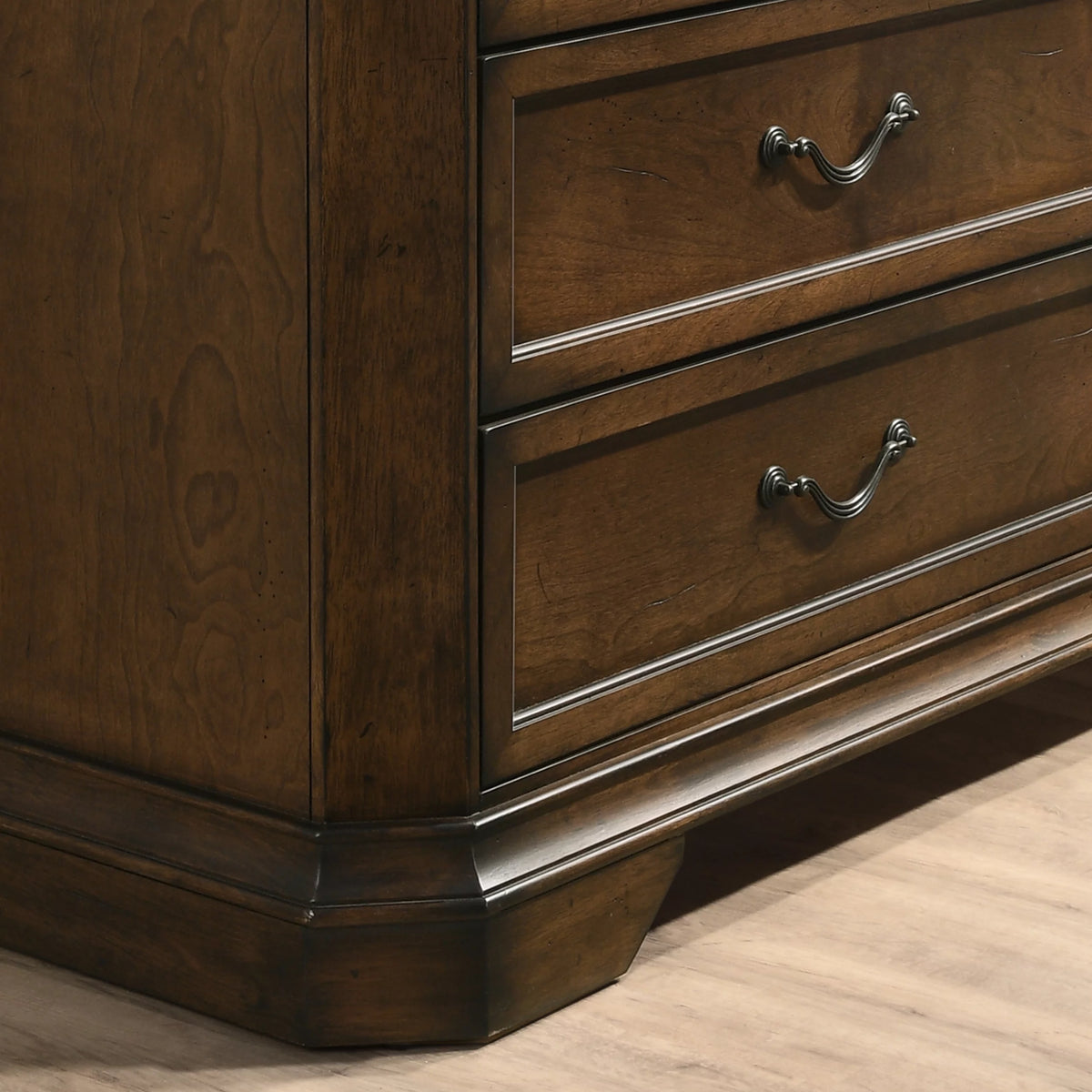 Queen Wood Panel Bed with Dresser, Mirror, Nightstand Y802381