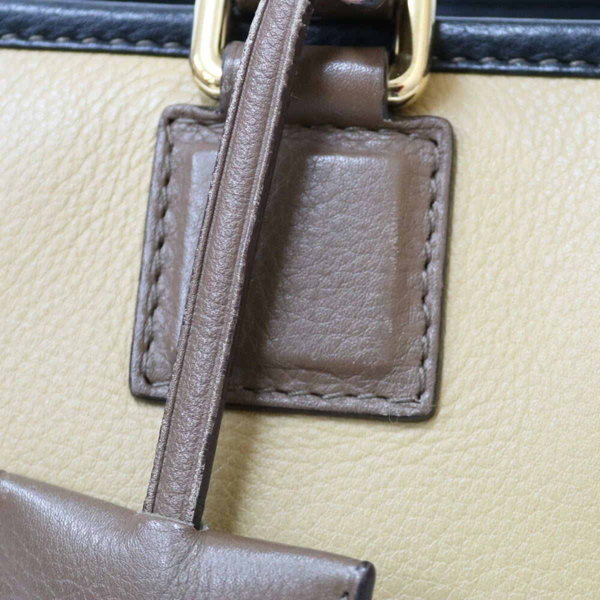 Pre-Owned Beige Brown Leather Handbag C870