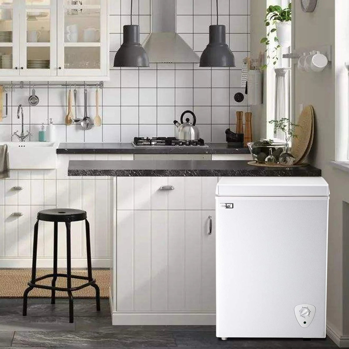 3.5 Cu.ft White Chest Freezer Q554