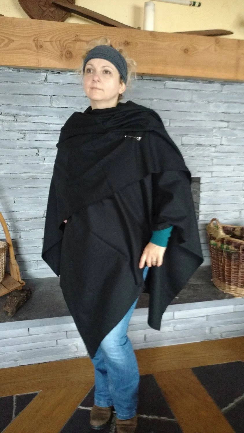 Black 100% Wool Ruana Wrap Cape E6025