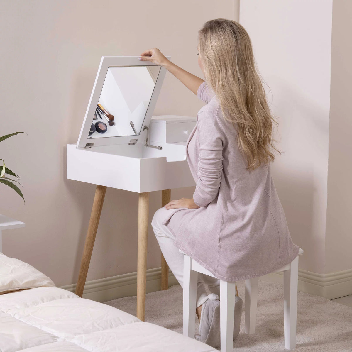 White Wooden Vanity Desk with Flip-top Mirror G285