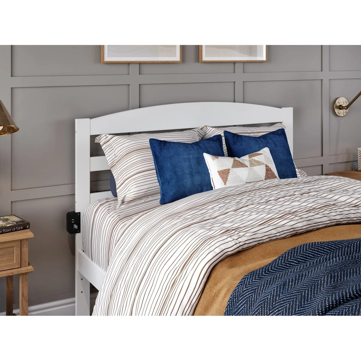 White Queen Solid Wood Platform Bed L46728