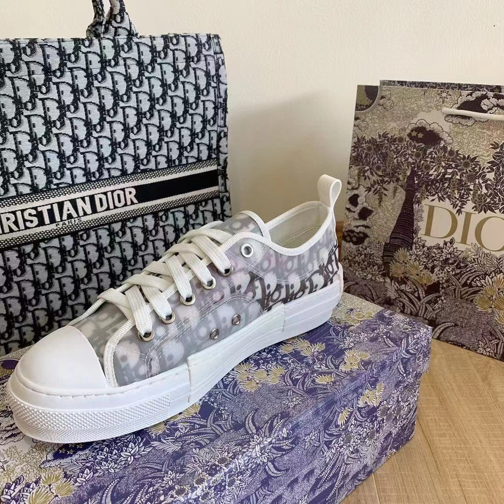 White and Black Low-Top Sneaker T845